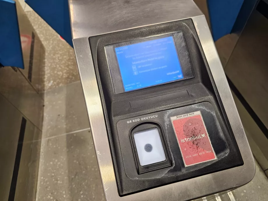 Турникет на входа на метростанцията