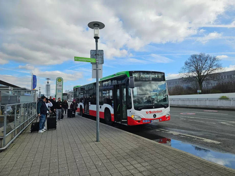 Автобус 490 до метростанцията