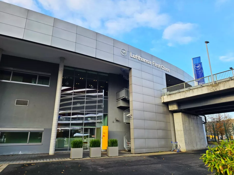 Терминал първи клас