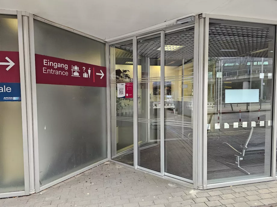 Съхранение на багаж в гаража срещу терминала