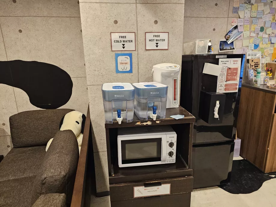 Вода и микровълнова печка