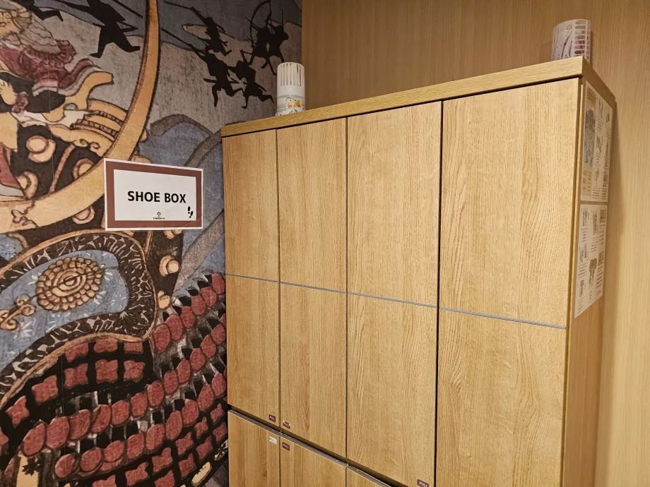 Шкафче за обувки