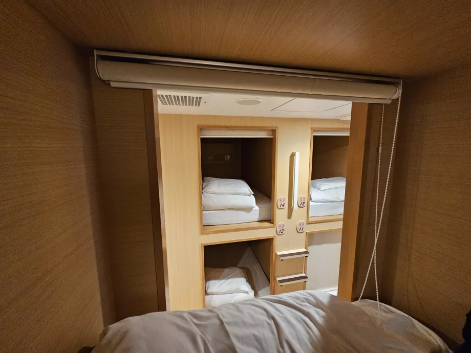 Капсула с отворена ролка