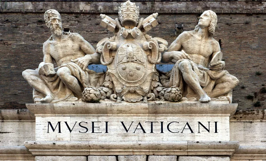 Musei Vaticani надпис