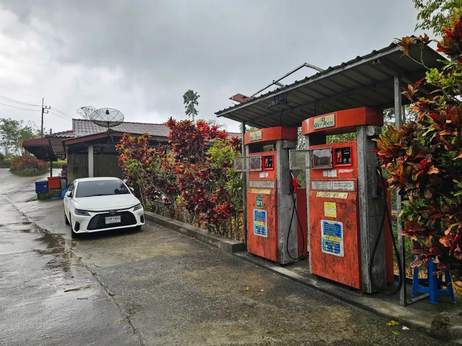 Малка бензинова помпа