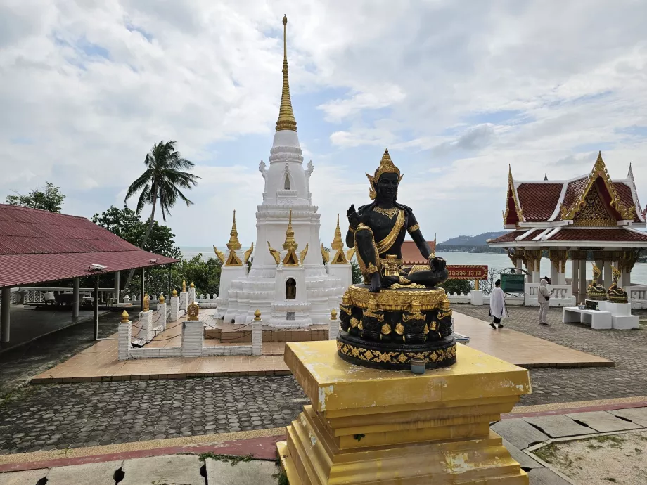 Червен храм