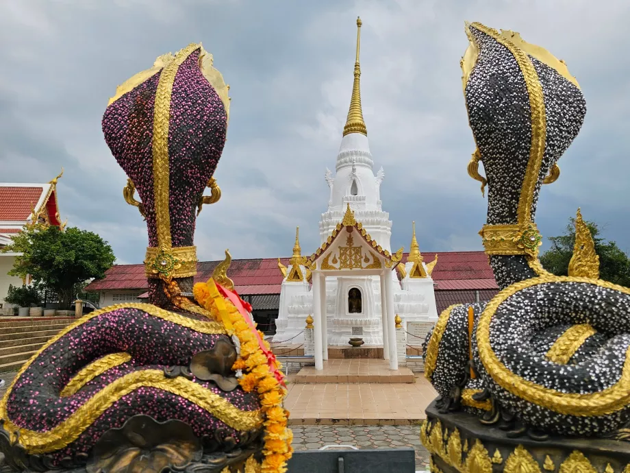 Червен храм