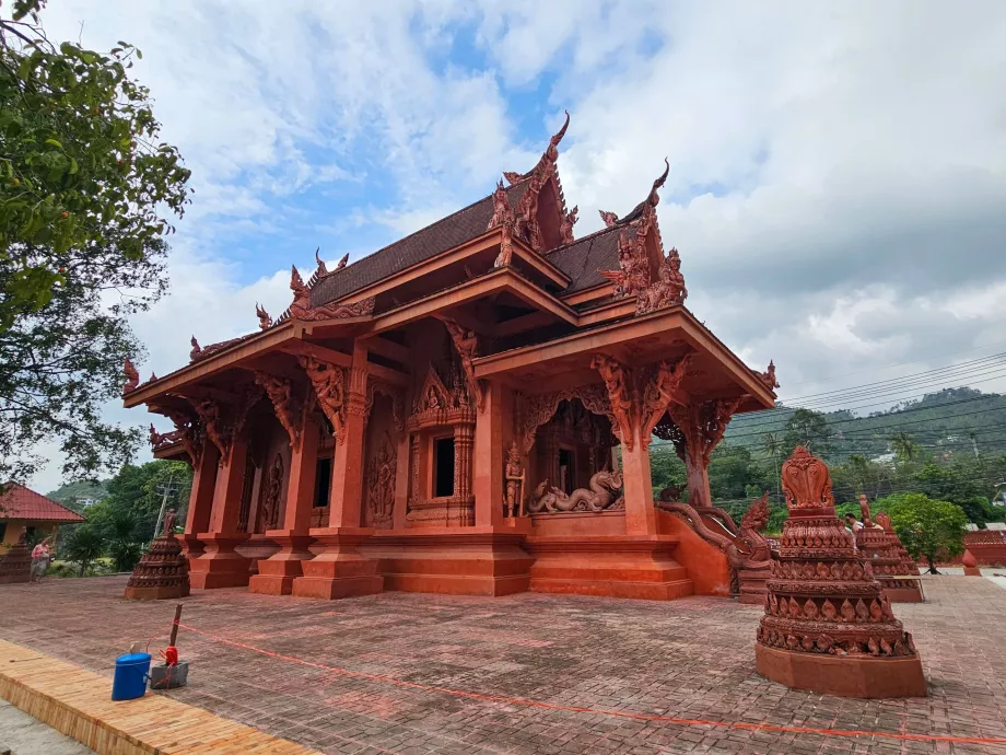 Червен храм