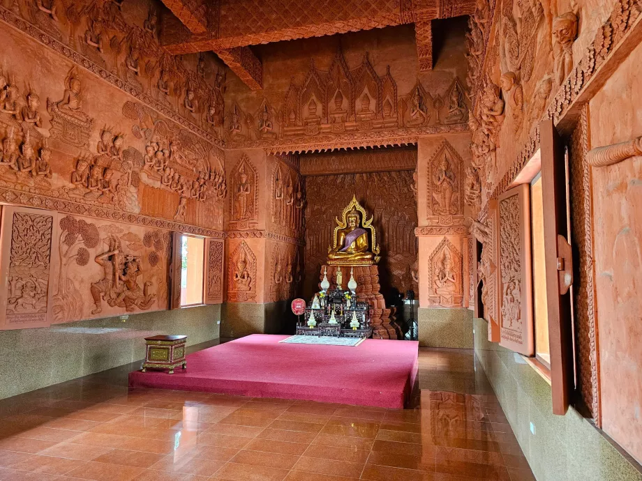 Червен храм