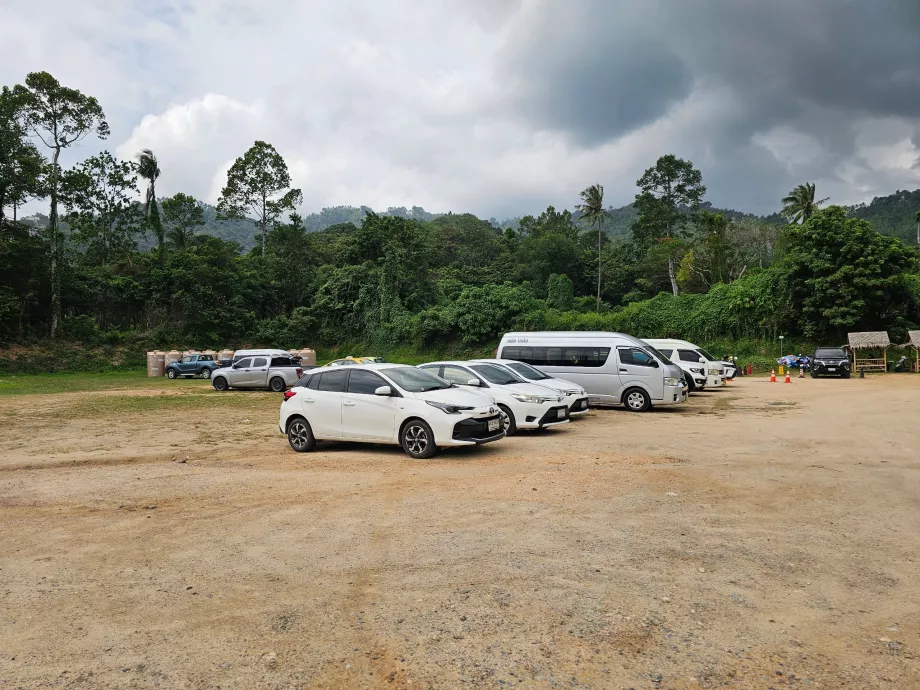 Паркиране под камъните за припокриване