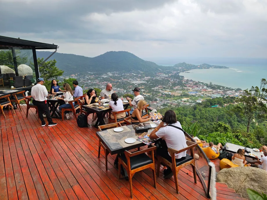 Ресторант в Overlap Stone 2