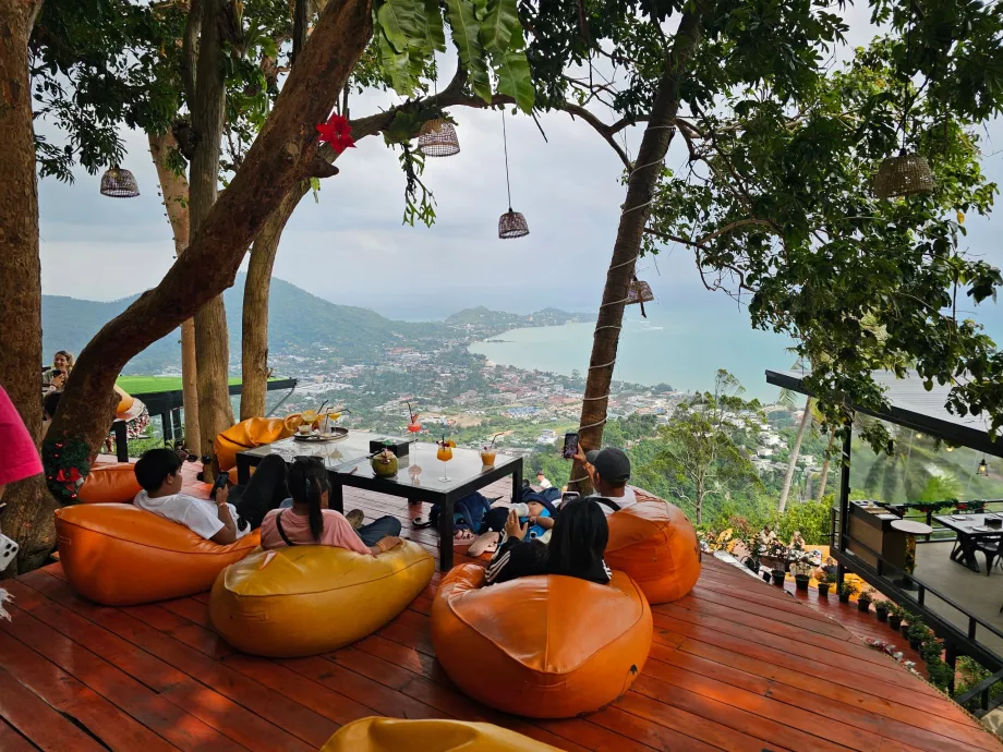 Ресторант в Overlap Stone 2