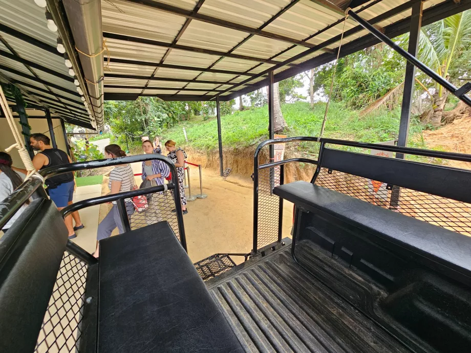 Транспортни джипове до Overlap Stone 2