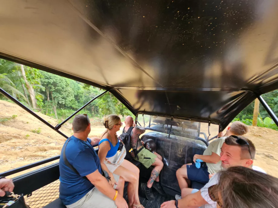 Транспортни джипове до Overlap Stone 2