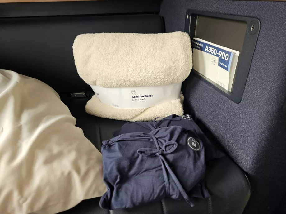 Одеяло и пижама