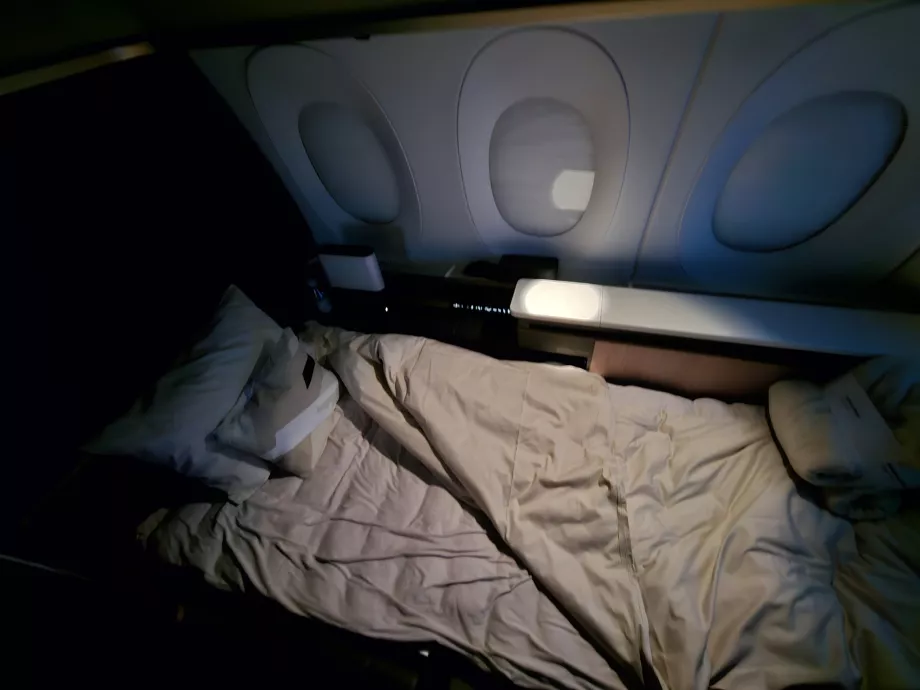 Диван, разгънат на легло