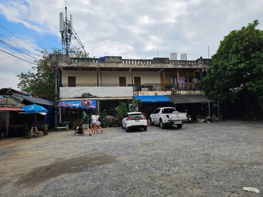 Паркинг в Hin Ta Hin Yai