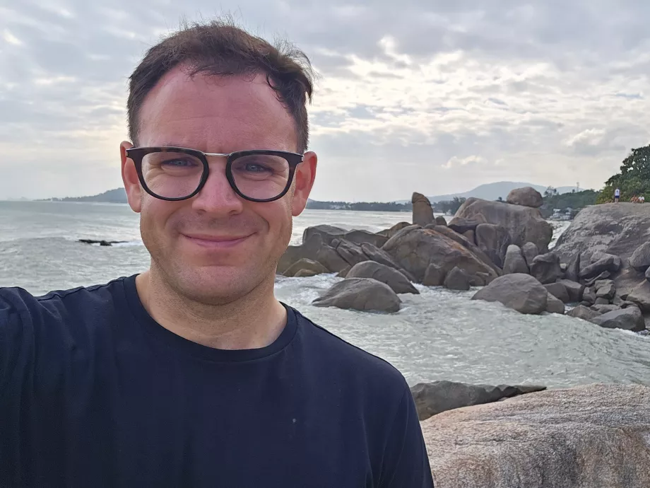 Аз в Hin Ta Hin Yai