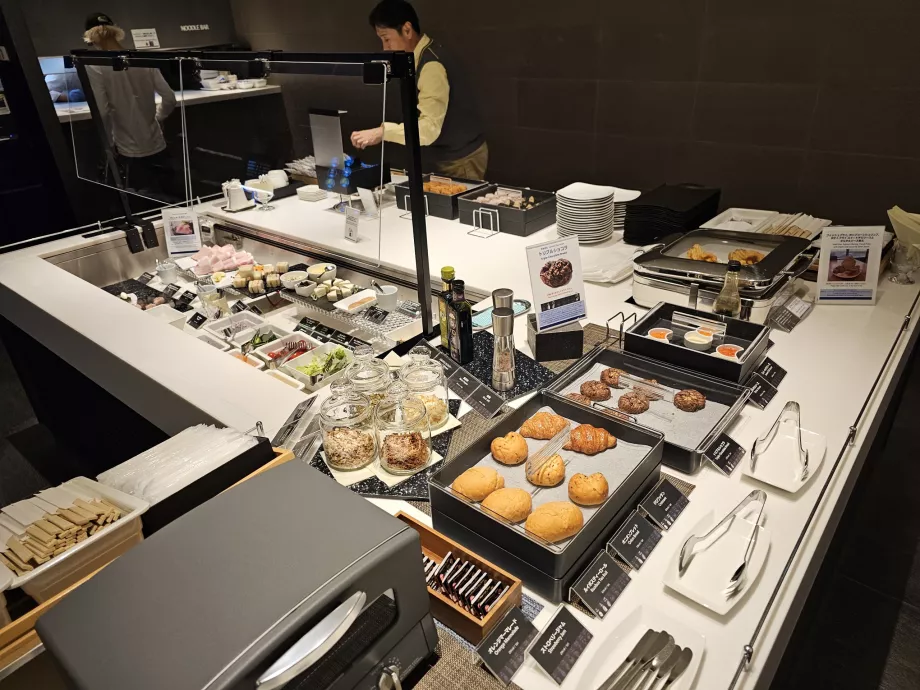 Освежаващи напитки на бюфет бара