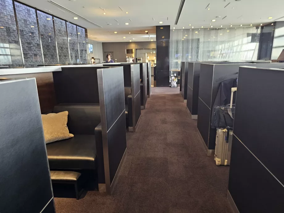 Седалки, имитиращи първа класа на ANA