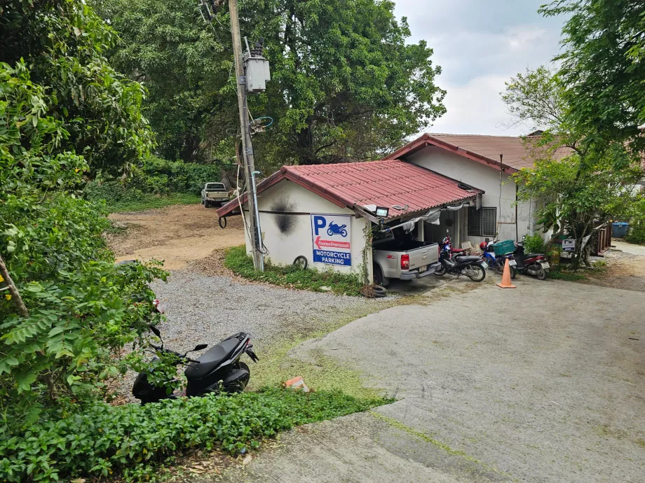 Плаж Coral Cove, паркинг за скутери