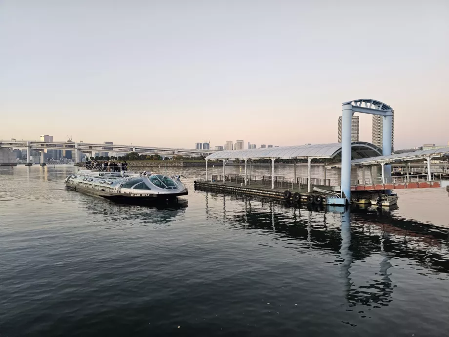 Фериботи в Токио