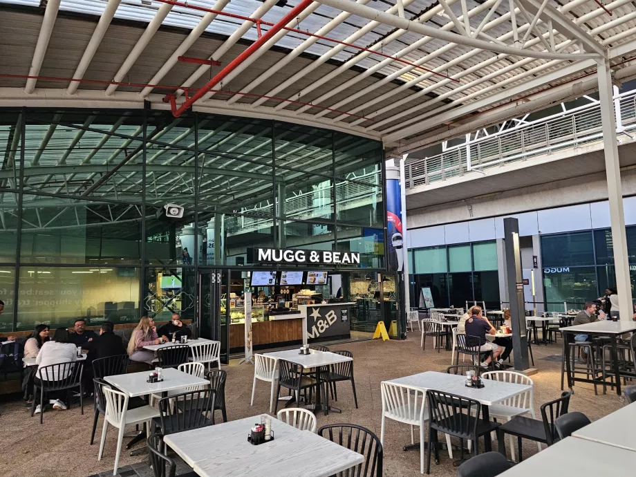 Кафене в обществената зона