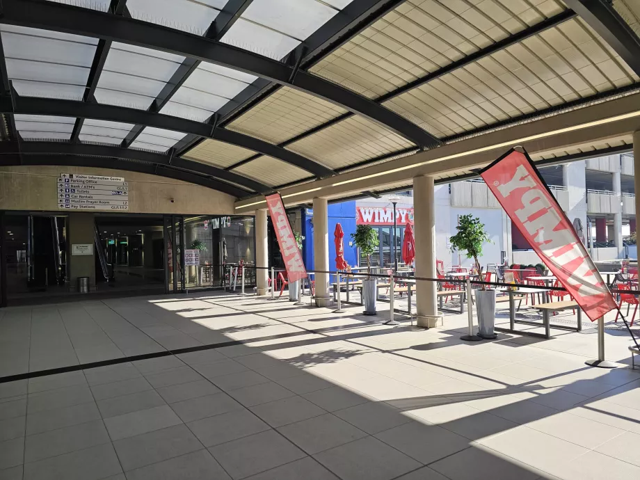 Wimpy в сградата срещу терминала