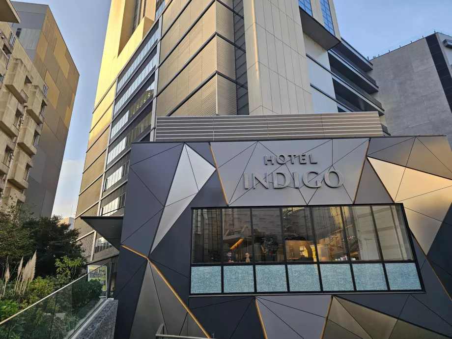 Хотел Indigo, главен вход