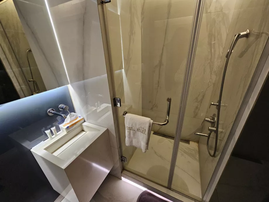 Салон Ahlein, душ