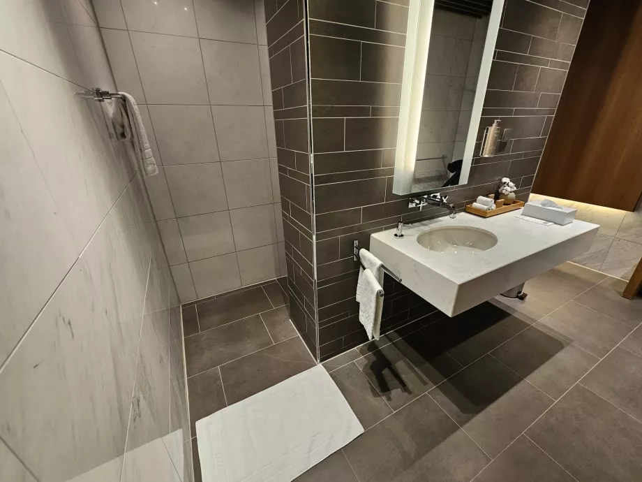 Салон за първа класа (главен терминал) - душ