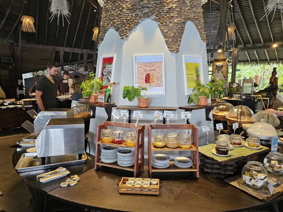 Закуска: конфитюри и мармалади