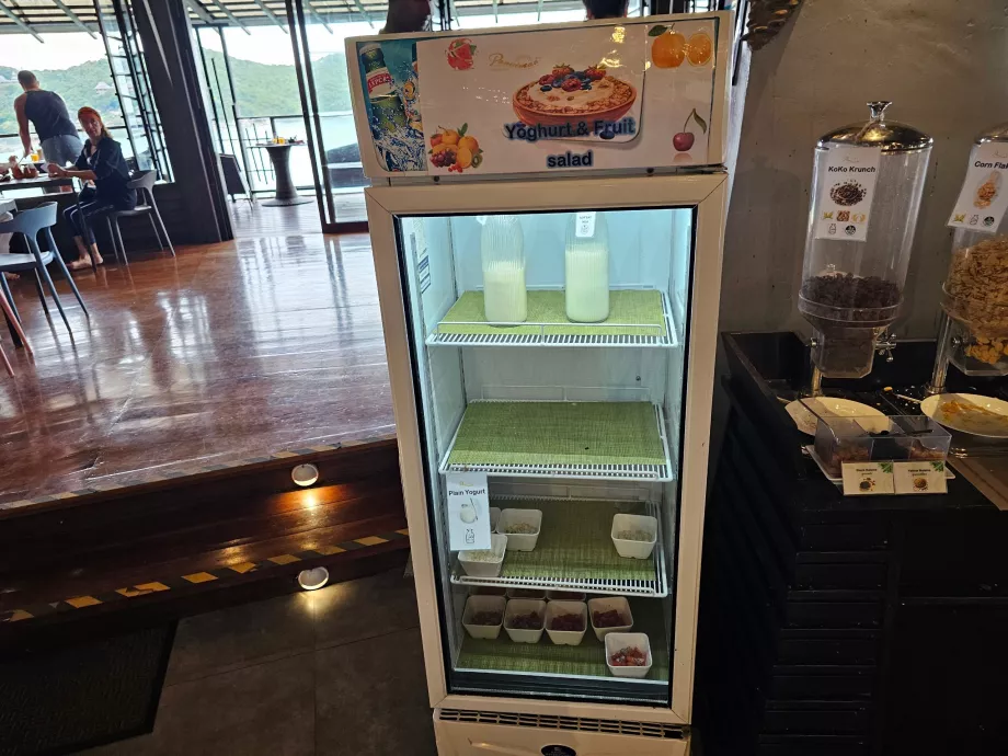 Закуска: мляко и овесена каша