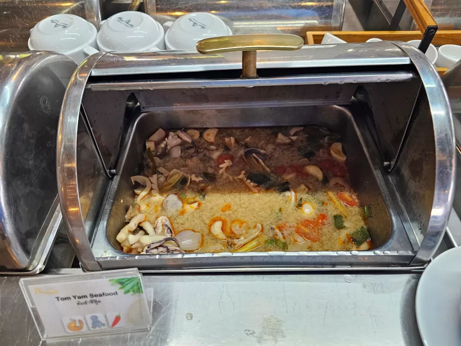 Закуска: супа Tom Yam