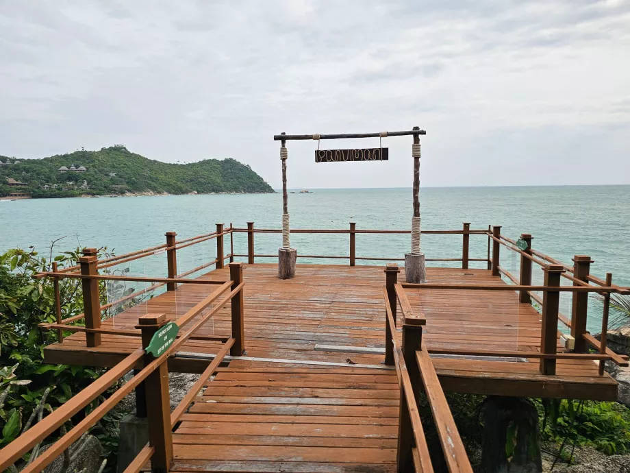 Пристан с изглед към морето