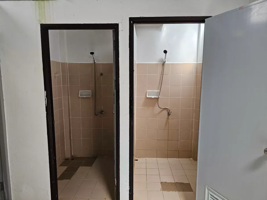 Безплатни душове при водопада Phaeng Noi