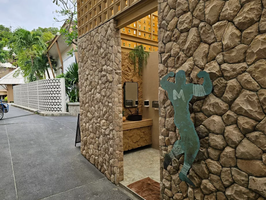 Плаж Rin Nai, безплатни тоалетни