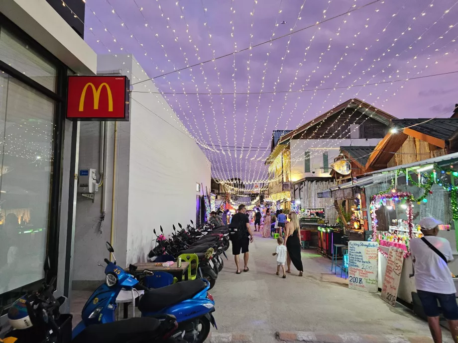 Пешеходна улица Haad Rin