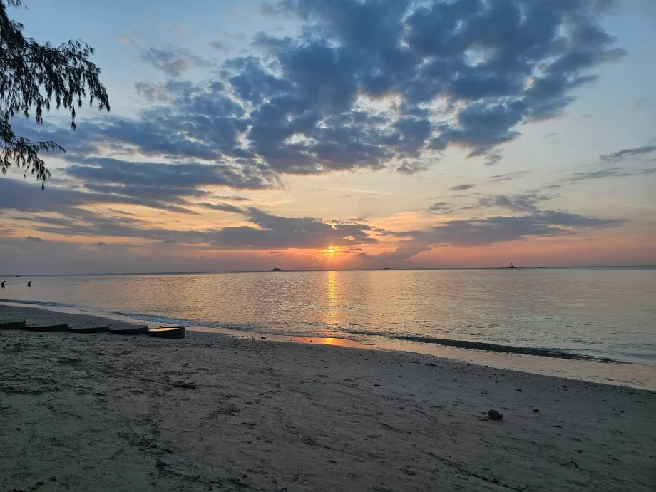 Залез на плажа Дзен