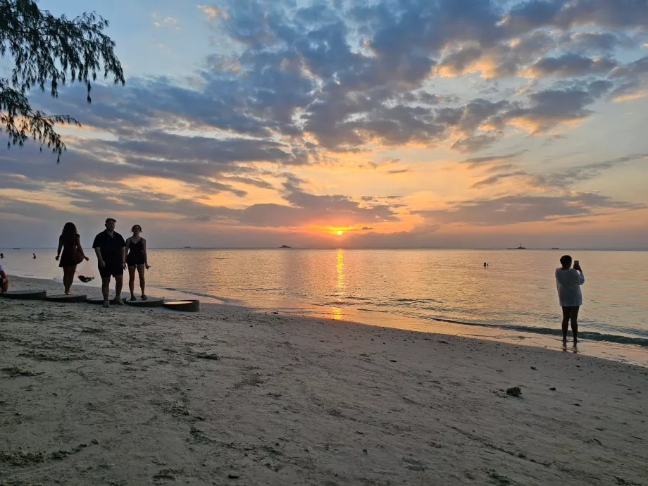 Залез на плажа Дзен