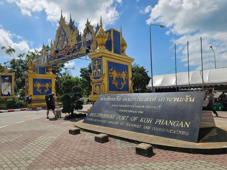 Главен вход на Thong Sala Marina