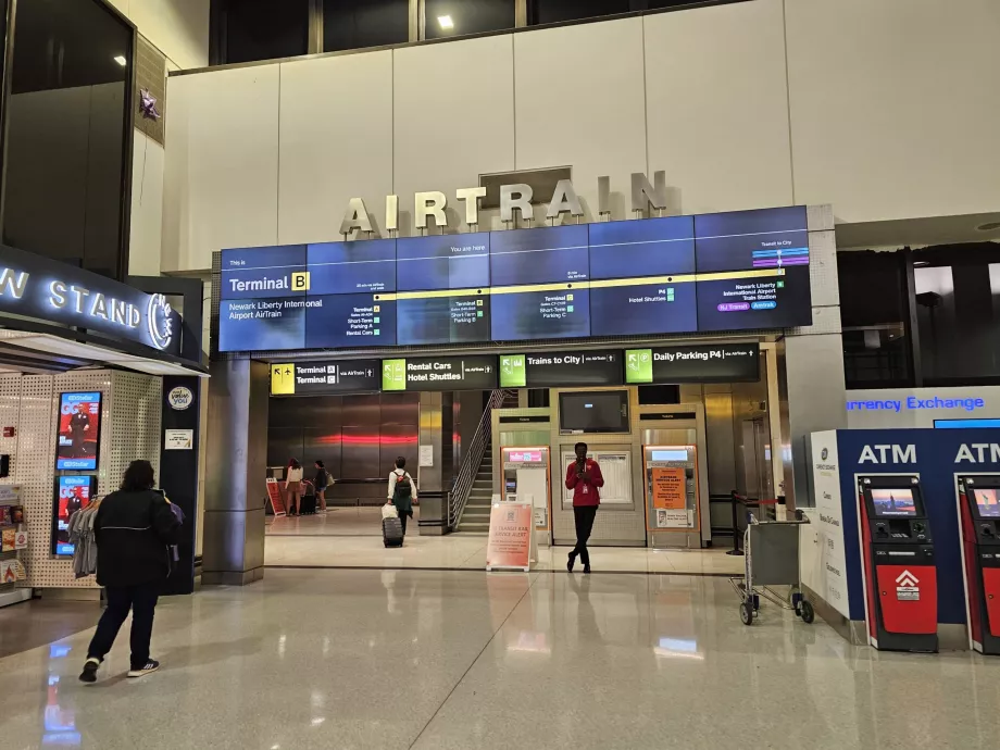 Вход към гарата на Airtrain
