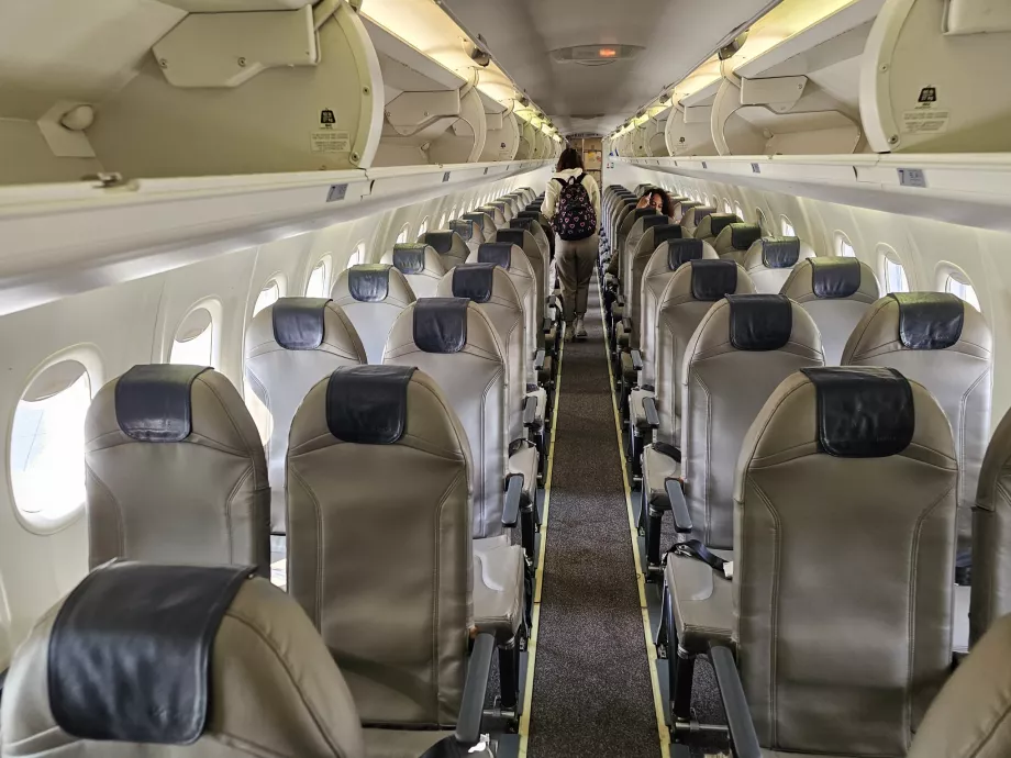 Интериор, Bombardies Dash 8-400