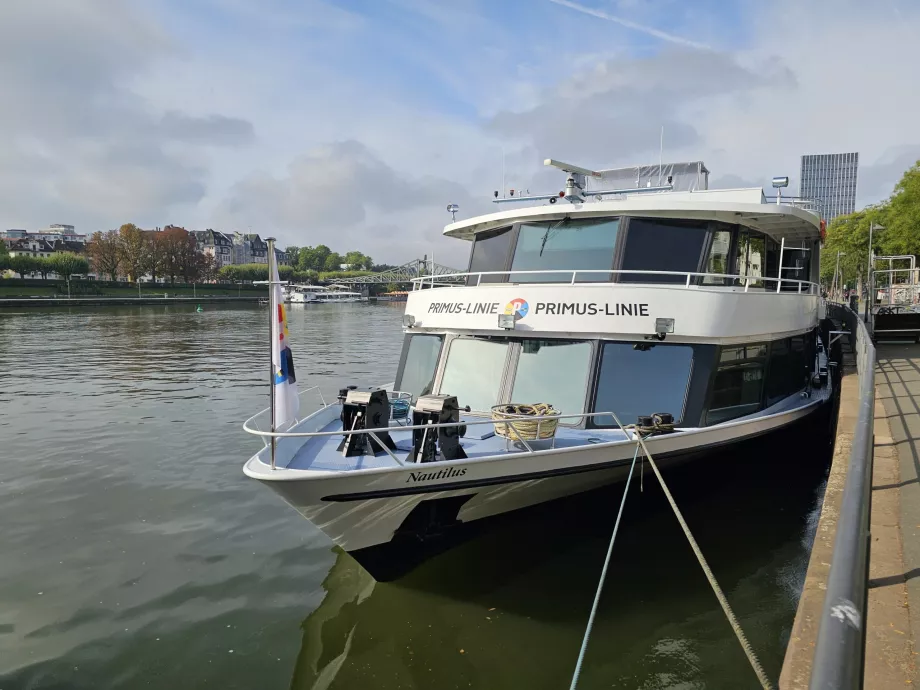Кораб Primus Line