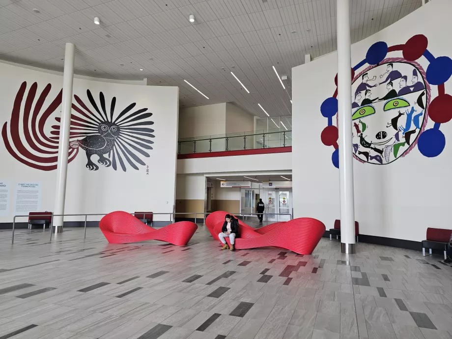 Обществена зона на летище Iqaluit Airport