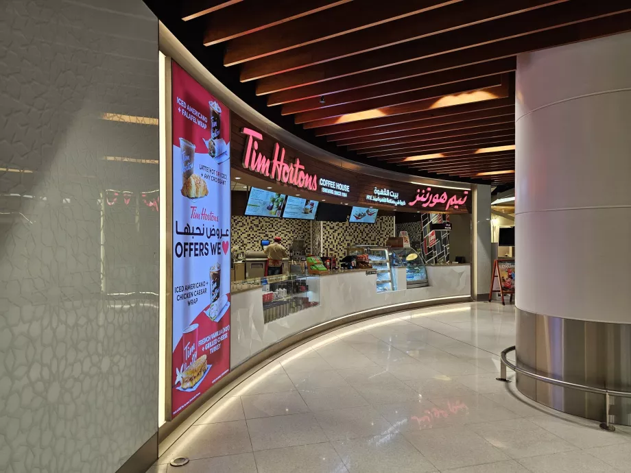Tim Hortons, мецанин, публична част
