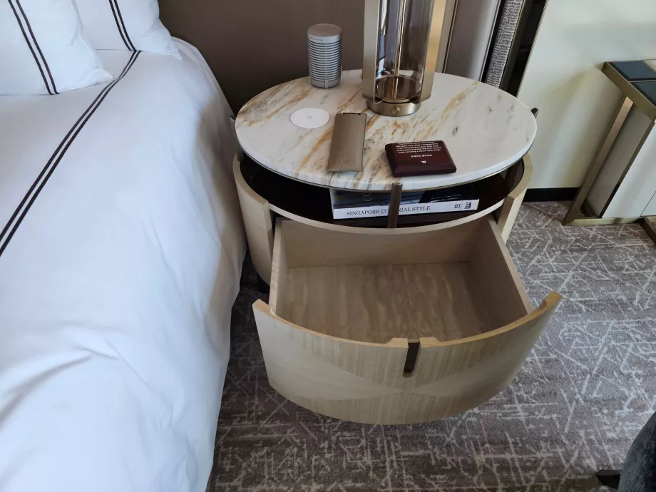 Нощно шкафче