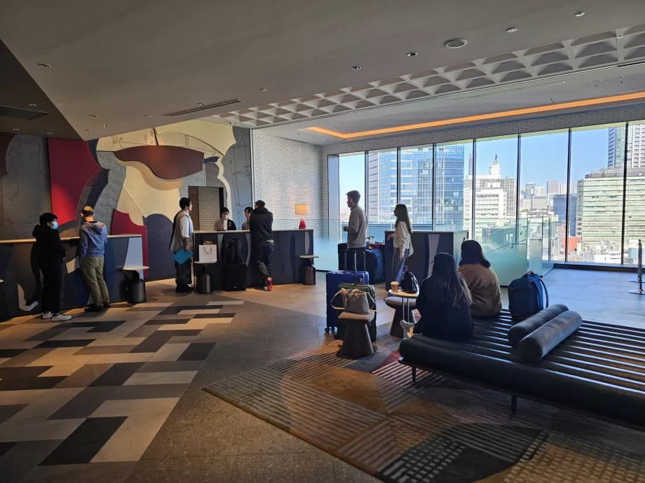 Рецепция на хотела на 12-ия етаж