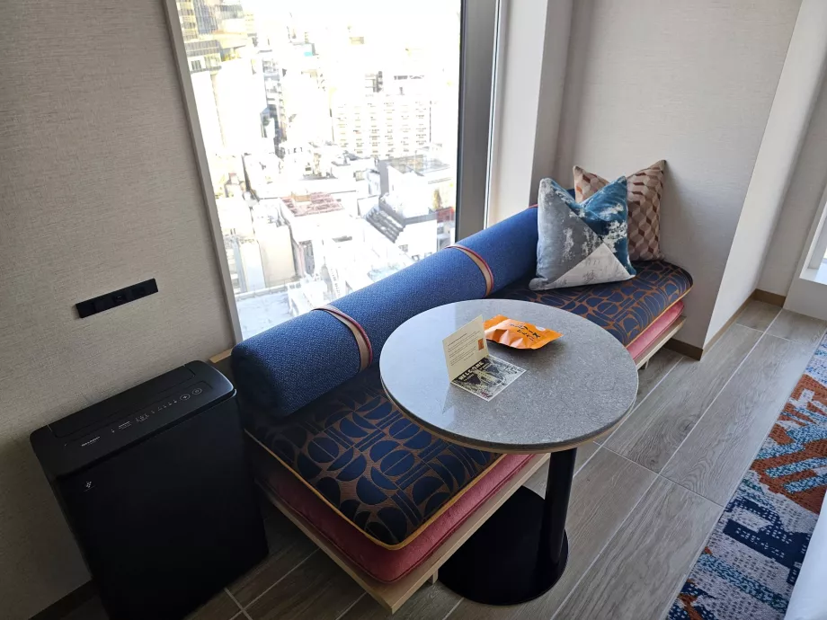 Диван в стаята