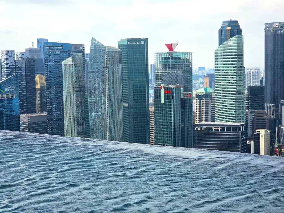 Безкраен басейн в Marina Bay Sands